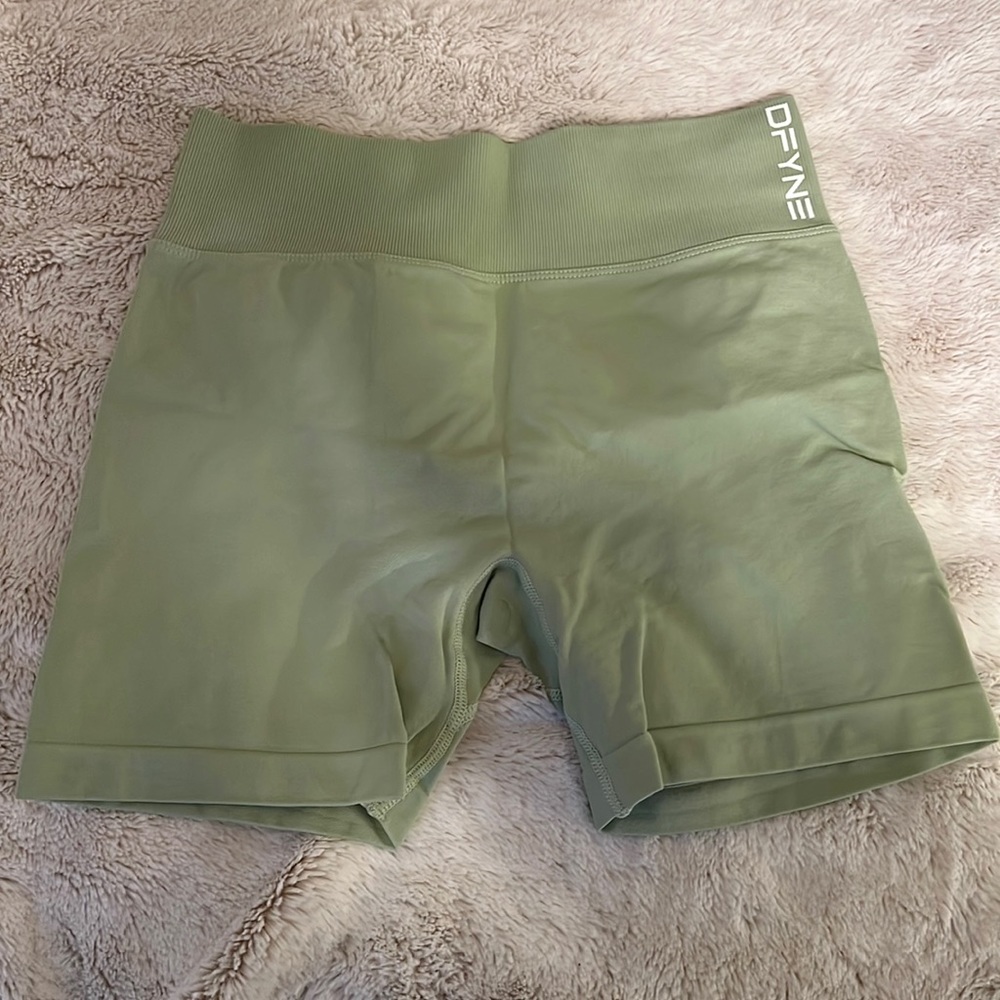 DFYNE scrunch shorts